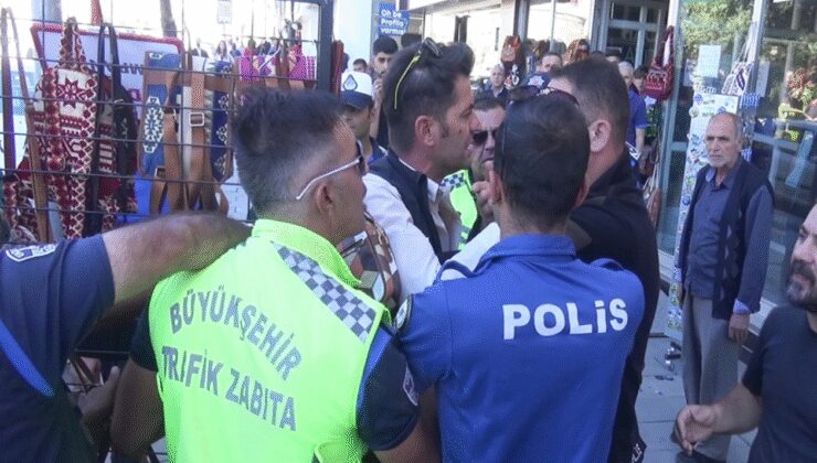 Zabıtadan kaldırım işgali denetimi; Türk bayrakları dışında her şeyi topladılar