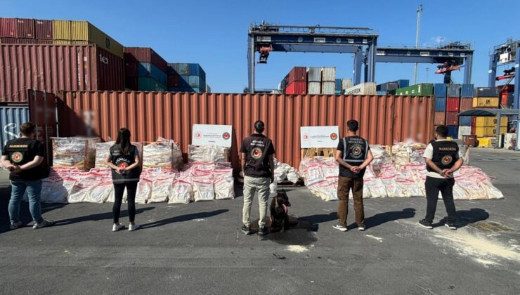 1 ton fosil ununa emdirilmiş kokain ele geçirildi