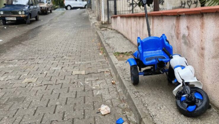 4 yaşındaki torununu kurtarmak istedi: Otomobilin altında kaldı