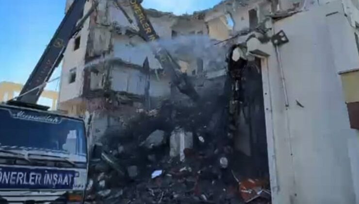 47 yıllık banka binası yıkılıyor