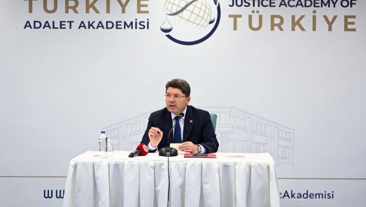 Adalet Bakanı Tunç, hakim-savcı yardımcılarıyla bir araya geldi