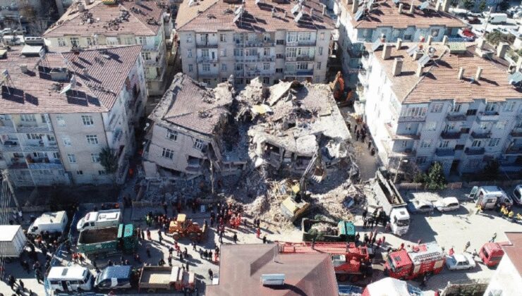AKP’li başkan, deprem kentinde kentsel dönüşümü rafa kaldırdı
