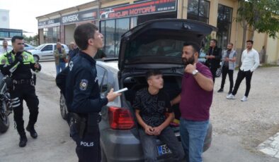 Aksaray’da ‘dur’ ihtarına uymayan sürücü, 14 yaşındaki çocuk çıktı