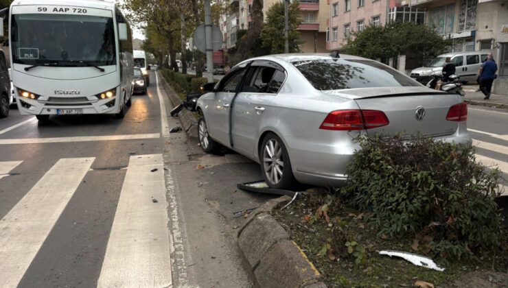 Alkollü sürücü, yaya geçidinin olduğu noktada otomobiliyle refüje çarptı