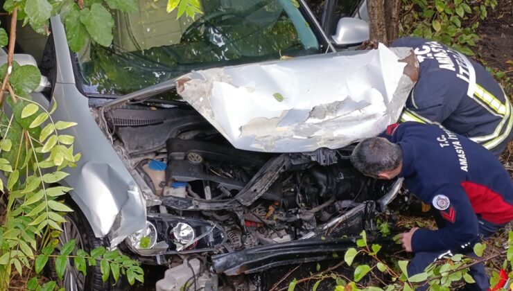 Amasya’da otomobil bahçeye devrildi: 4 yaralı