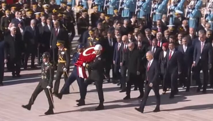 Anıtkabir'de aynı ayıp: Erdoğan sloganları yükseldi