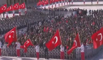 Anıtkabir'e sadece slogan atmaya gelmişler! Mozoleye çıkmadan gittiler