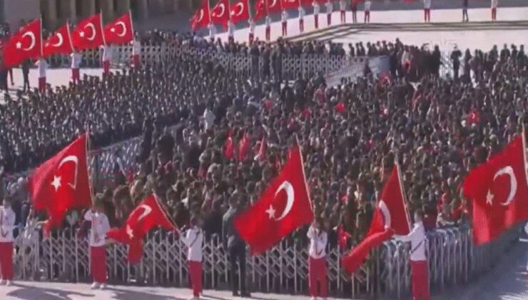 Anıtkabir'e sadece slogan atmaya gelmişler! Mozoleye çıkmadan gittiler