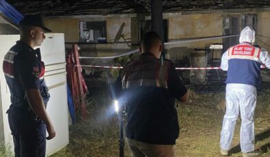 Annesini yaralayıp, mesaj attığını öne sürdüğü iş arkadaşını öldürdü