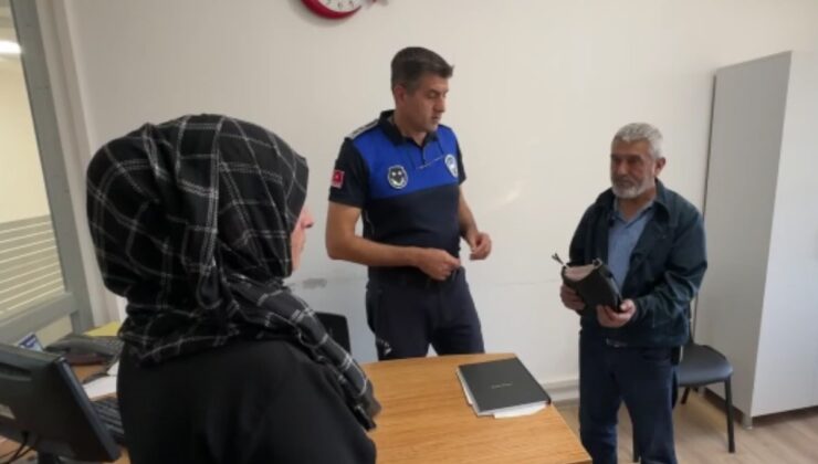 Ayakkabı boyacısı sokakta para buldu, tereddüt etmeden sahibe ulaştırdı