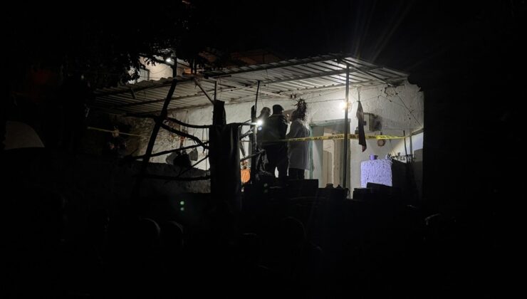 Baba dehşeti! Oğlunu öldürdü, eşini yaraladı