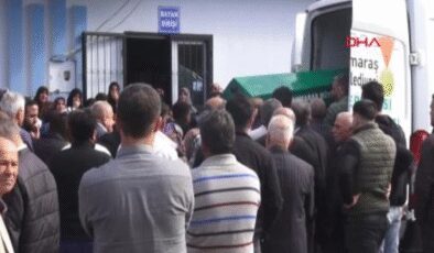 Babasının öldürdüğü annesinin tabutunu taşıdı
