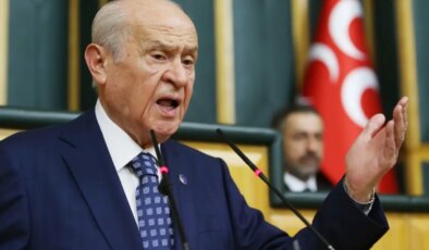 Bahçeli tarihi çağrısını yineleyip plaka verdi: 81 Düzce’den sonra 82 KKTC olmalı