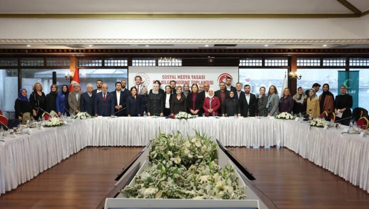 Bakan Göktaş, sosyal medya düzenlemesi için STK temsilcileriyle bir araya geldi