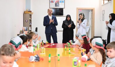 Başkan Altay, Filistin duyarlılığı ile dikkat çeken minik öğrencileri ziyaret etti