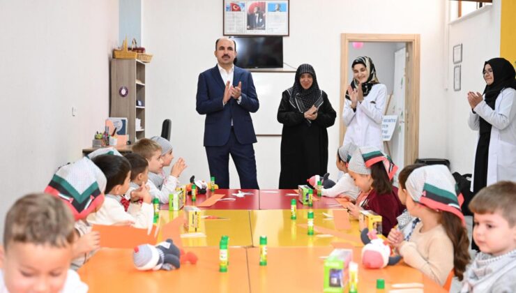 Başkan Altay, Filistin duyarlılığı ile dikkat çeken minik öğrencileri ziyaret etti