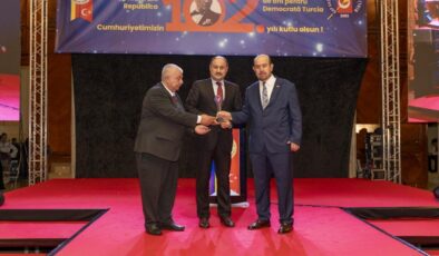 Başkan Gülpınar’a  “Yılın En Başarılı Belediye Başkanı” ödülü