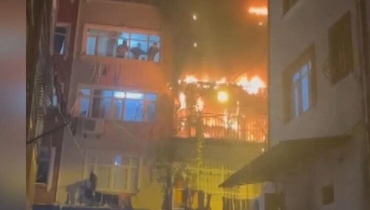 Beyoğlu’nda havai fişeğin patladığı binada yangın: 6 kişi mahsur kaldı