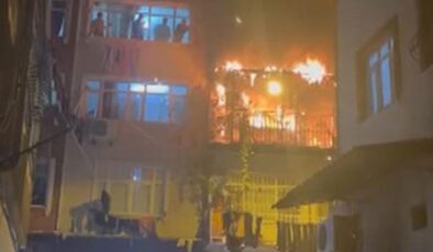Beyoğlu'nda havai fişek nedeniyle evde yangın çıktı