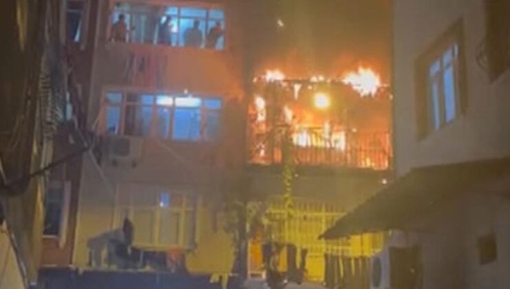 Beyoğlu'nda havai fişek nedeniyle evde yangın çıktı