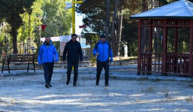 Bir ilçede sıcaklık 0’ın altına düştü! Her yer buz tuttu!