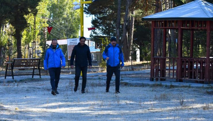 Bir ilçede sıcaklık 0’ın altına düştü! Her yer buz tuttu!