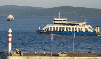 Bozcaada ve Gökçeada feribot seferlerine fırtına engeli
