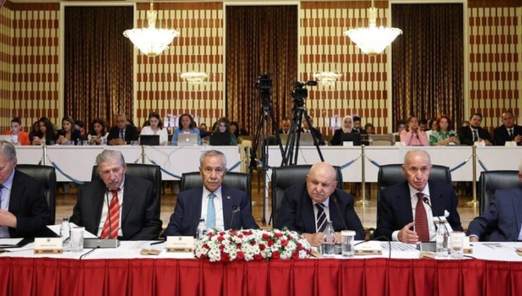 Bülent Arınç, İmralı sinyalini verdi