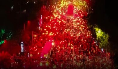 Caddeler meydanlar Kırmızı-Beyaz! Yüzbinler sokaklara aktı