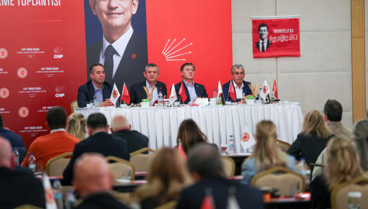 CHP'nin 2 günlük toplantısında 'Kılıçdaroğlu'na destek' ve 'yeni parti' başlıkları dikkat çekti