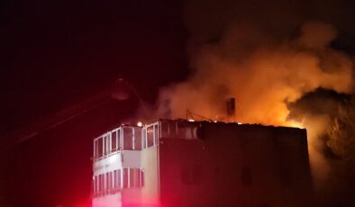 Çorum'da yıldırım isabet eden evde yangın çıktı