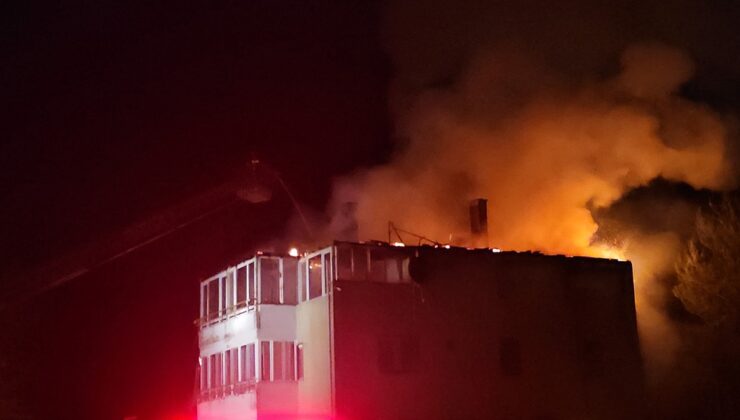 Çorum'da yıldırım isabet eden evde yangın çıktı