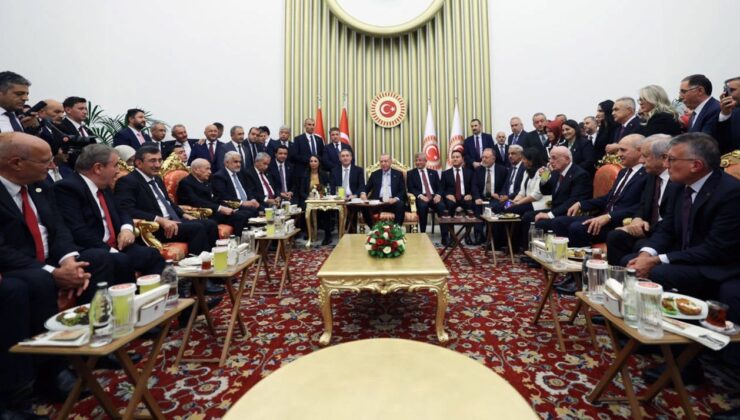 DEM Parti’li Oluç tartışılan fotoğrafın arka planını anlattı