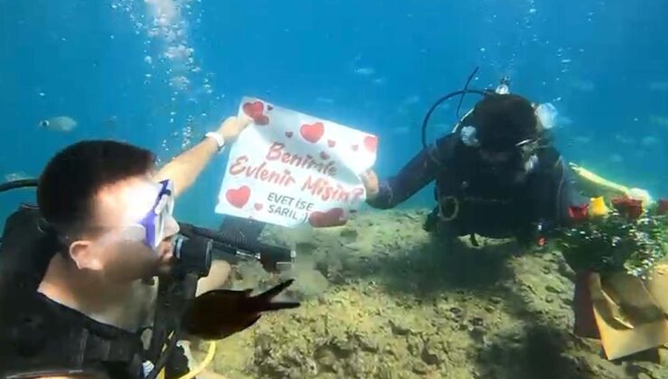 Deniz altında sürpriz evlilik teklifi