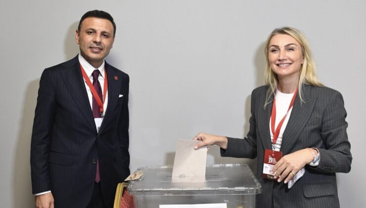 Dilek İmamoğlu'ndan Özgür Çelik'e tebrik