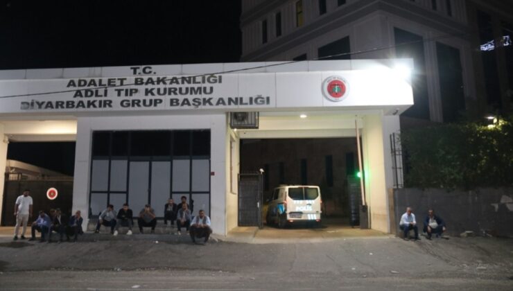 Diyarbakır'da ölen 4 kuzenin cenazesi yan yana toprağa verildi