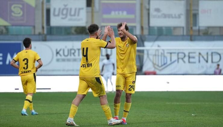 Emrecan Uzunhan açılışı yaptı