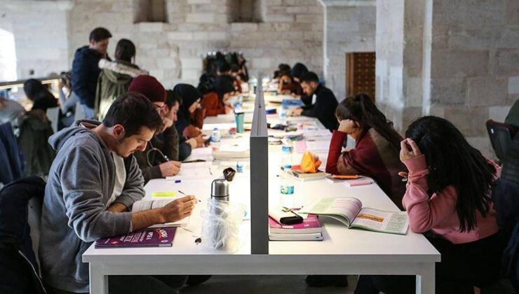 Erdoğan'da açıkladı: Üniversitelerde üç yılda mezuniyet geliyor