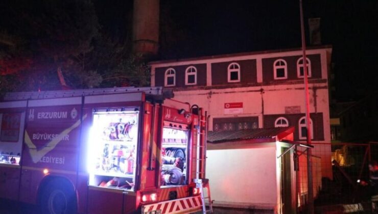 Erzurum’da tarihi caminin çatısında yangın çıktı