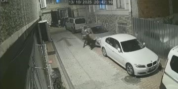 Fatih’te dehşet: Kadını sokak ortasında döverek sürükledi