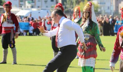 Fethiye bayram kutlamalarında Kaymakam zeybeği