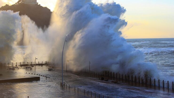 Filipinler 7,4 ile sarsıldı! Tsunami alarmı verildi