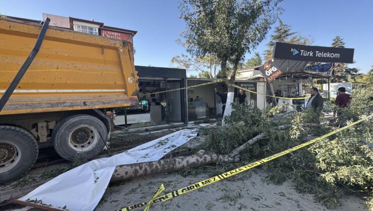 Freni arızalanan kamyon ortalığı savaş alanına çevirdi!