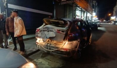 Gaziantep'te park halindeki otomobilde patlama: 1 yaralı