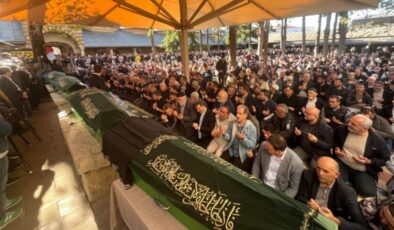 Gebze'de çöken binanın enkazında yaşamını yitirenler toprağa verildi