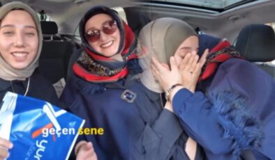 Genç kız kargo paketini açar açmaz gözyaşlarına boğuldu