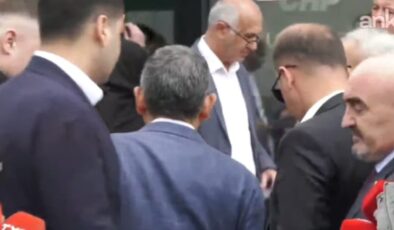 Gürsel Tekin sorusuna Özgür Özel'den dikkat çeken hareket