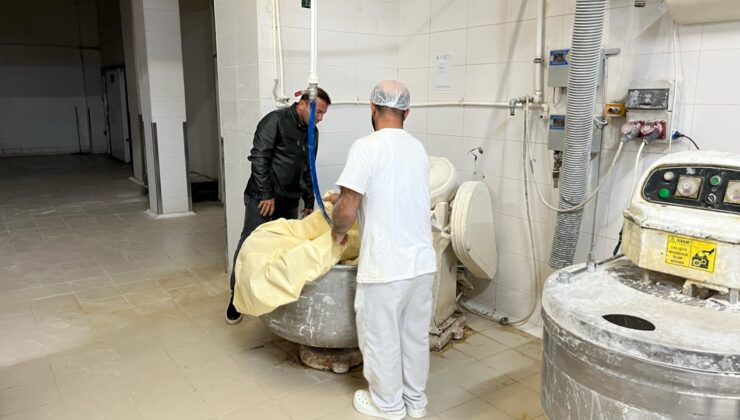 Halk Ekmek fabrikasında mide bulandıran görüntü! Üretim durduruldu