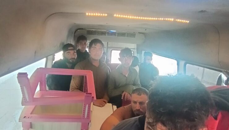 Hatay’da 12 kaçak göçmen yakalandı