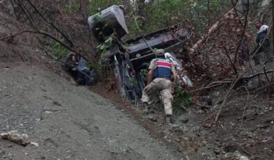 Hatay’da feci kaza: Yol açarken uçuruma yuvarlandı!